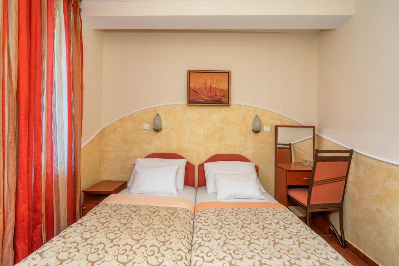 Apartments Pod Lozom With Seaview Petrovac 客房 照片