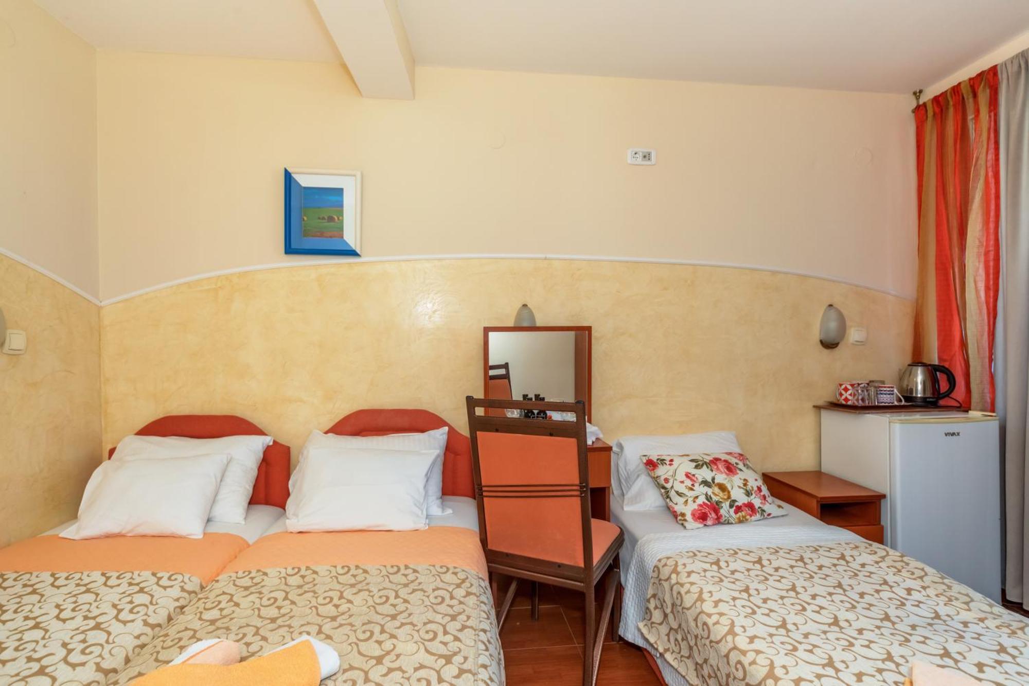 Apartments Pod Lozom With Seaview Petrovac 客房 照片