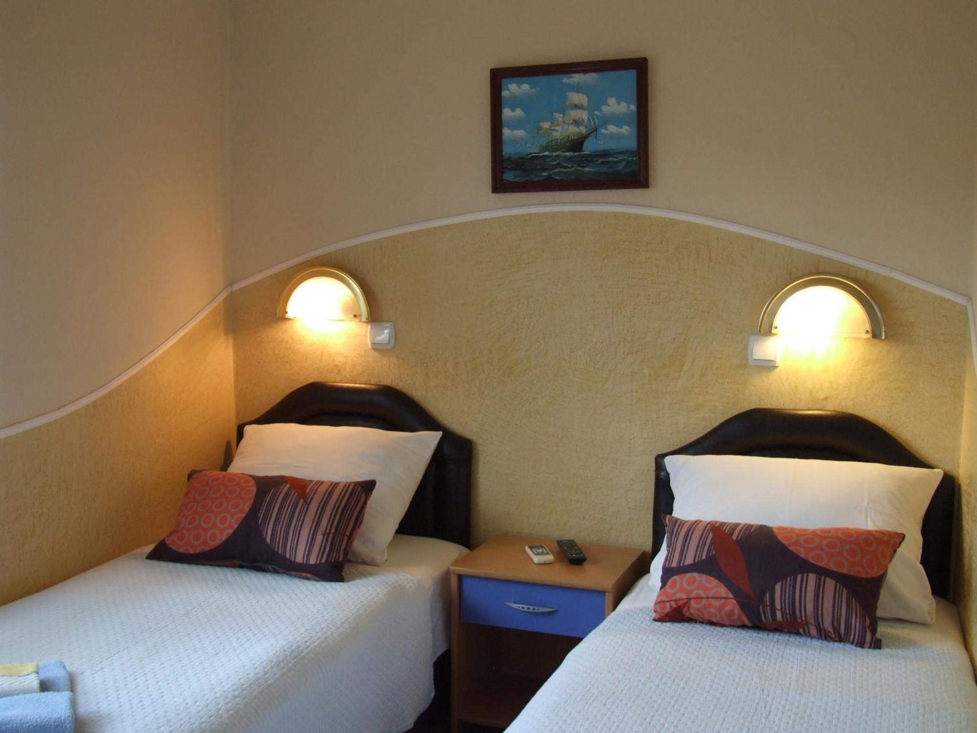 Apartments Pod Lozom With Seaview Petrovac 客房 照片